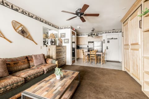 Studio | Living area