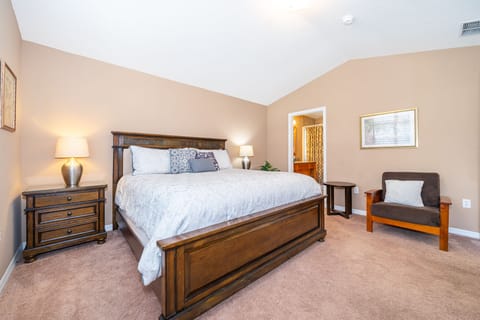 Master Bedroom (King)