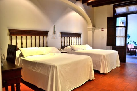 Executive Suite | In-room safe, iron/ironing board, free WiFi, bed sheets