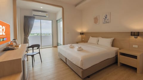 Deluxe Premier Room | Desk, blackout drapes, free WiFi, bed sheets