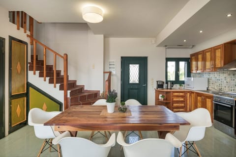 Dining area and Kitchen fully equipped!
Luxuriant everywhere!
