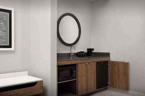 Premium bedding, in-room safe, desk, iron/ironing board