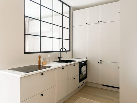 Comfort Apartment | Private kitchen | Fridge, oven, stovetop, dishwasher