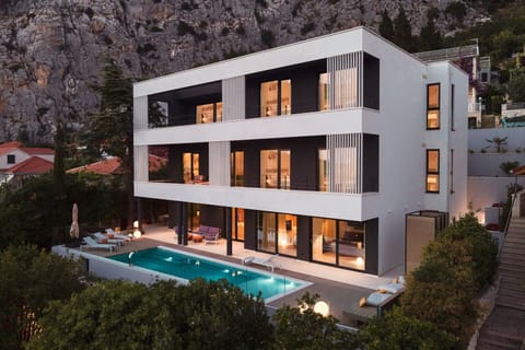 Unique and luxurious 8-bedroom villa with en-suite bathrooms