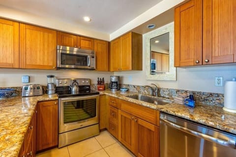 Condo, 2 Bedrooms | Private kitchen | Fridge, oven, coffee/tea maker