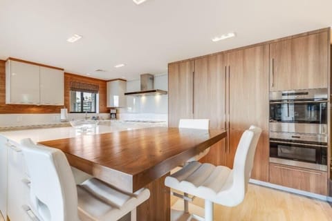 Condo, 2 Bedrooms | Private kitchen | Fridge, oven, coffee/tea maker