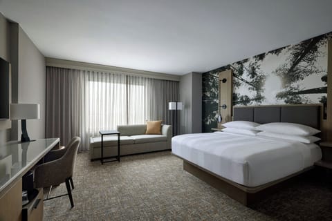 Concierge Room, Room, 1 King Bed | Premium bedding, desk, laptop workspace, blackout drapes