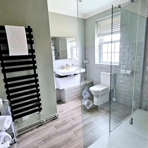 Superior Suite, Ensuite (Miss Vesta Tilley -10) | Bathroom