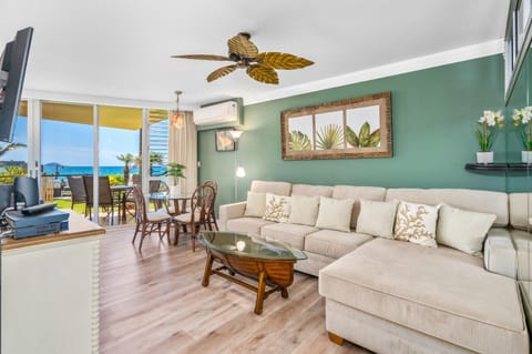 Condo, 2 Bedrooms | Living area