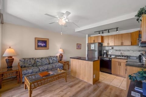 Condo, 1 Bedroom | Living area