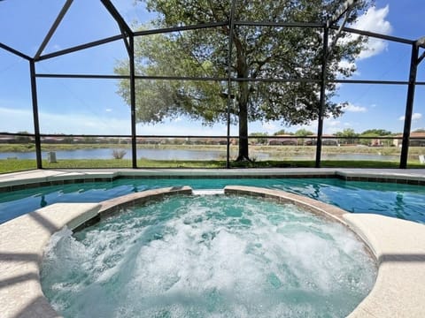 House, 4 Bedrooms | Outdoor spa tub