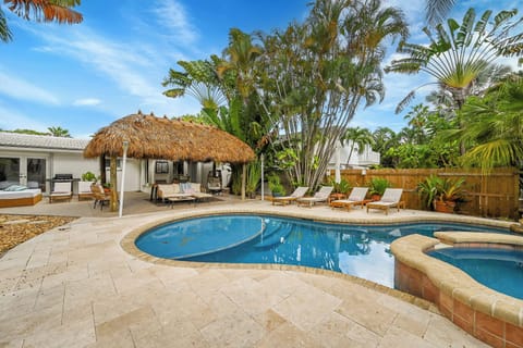 3 outdoor pools, a heated pool, open open 24 hours, pool umbrellas