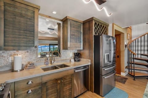 Condo, 2 Bedrooms | Interior