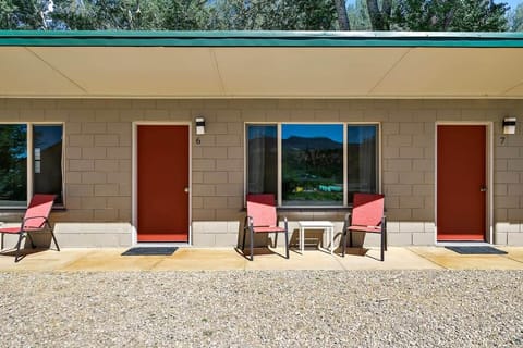 Welcome to Desert Room #6!