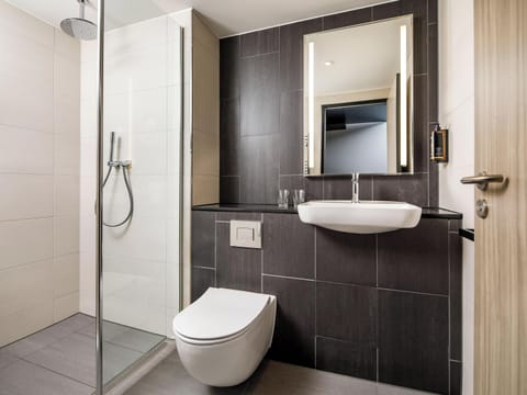 Shower, eco-friendly toiletries, hair dryer, towels