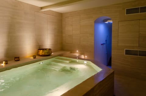 Jetted tub
