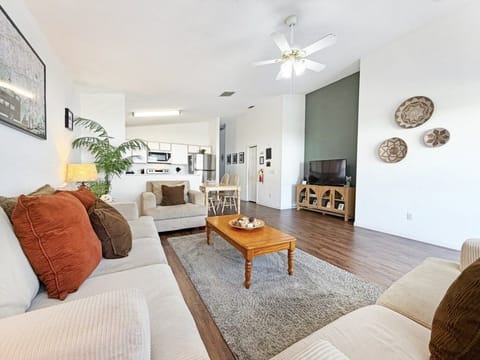 House, 4 Bedrooms | Living area