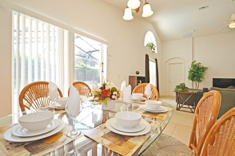 House, 4 Bedrooms | Dining