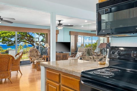 Condo, 1 Bedroom | Private kitchen | Fridge, oven, coffee/tea maker, toaster