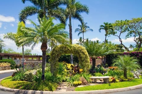 Condo, 2 Bedrooms | Property grounds