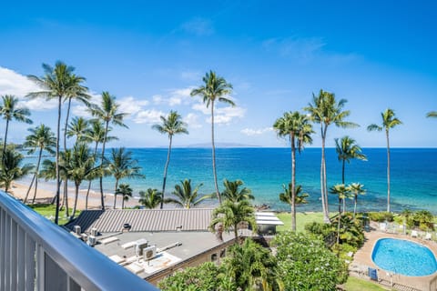 Condo, 2 Bedrooms | Property grounds