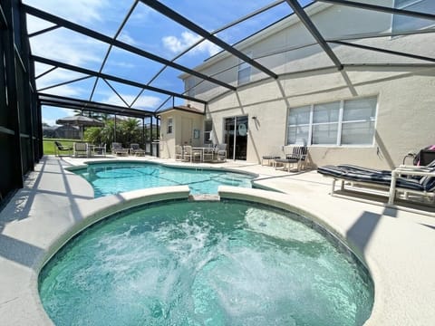 House, 5 Bedrooms | Pool
