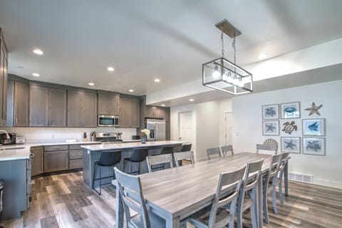 Dining Room & Kitchen