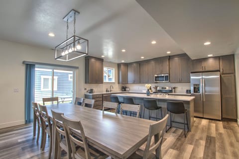Dining Room & Kitchen
