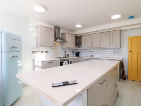 Fridge, dishwasher, electric kettle, toaster