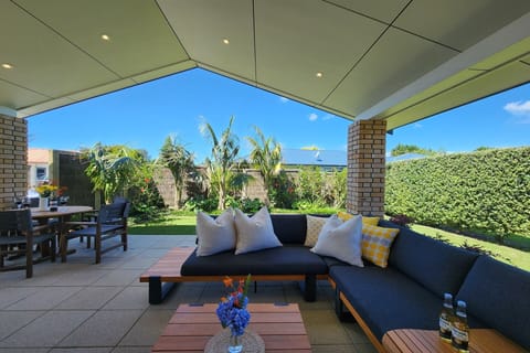Hahei Garden Sanctuary Outdoor Lounge (1) (1)