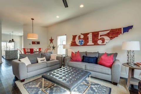 Spacious open-concept living in Midtown: 70” Smart TV and massive seating for the whole group to gather after Broadway.