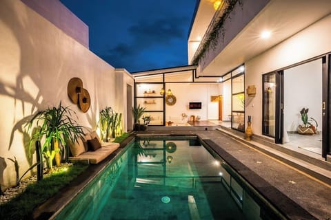 Enjoy the coziness & aesthetic of this white modern villa 