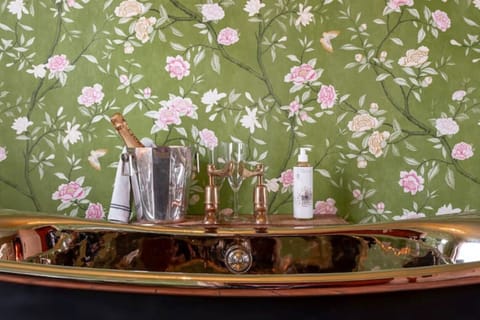 Enjoy bubbles in bubbles! Our beautiful freestanding bath