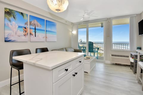Fully equipped kitchen for easy vacation meals Eat-in kitchen with bar seating