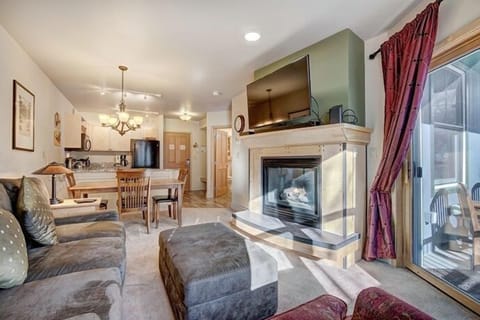 Condo, 1 Bedroom | Living area