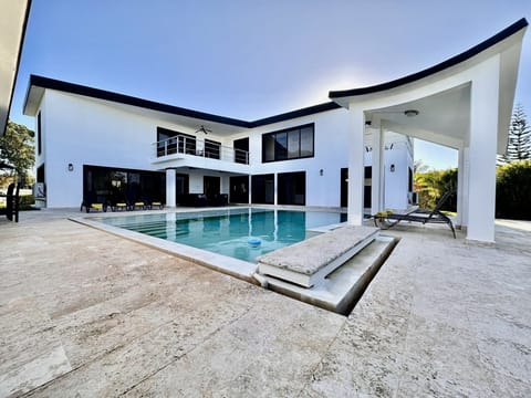 Welcome to✨CASA COCO-ELROY✨Oceanview, Premium 4 Bedroom @ Casa Linda