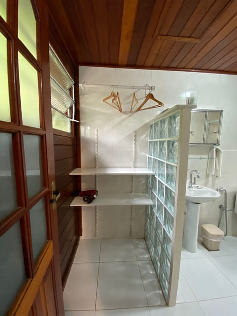 Deluxe Cabin | Bathroom | Shower, rainfall showerhead, designer toiletries, hair dryer