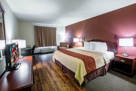 Deluxe Room, 1 King Bed, Accessible, Non Smoking | Iron/ironing board, free cribs/infant beds, free WiFi, bed sheets