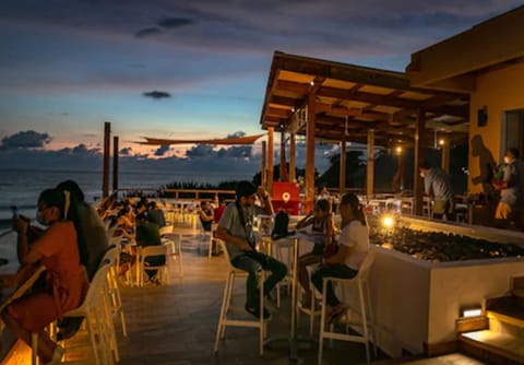 2 restaurants; breakfast, lunch, dinner, and brunch served