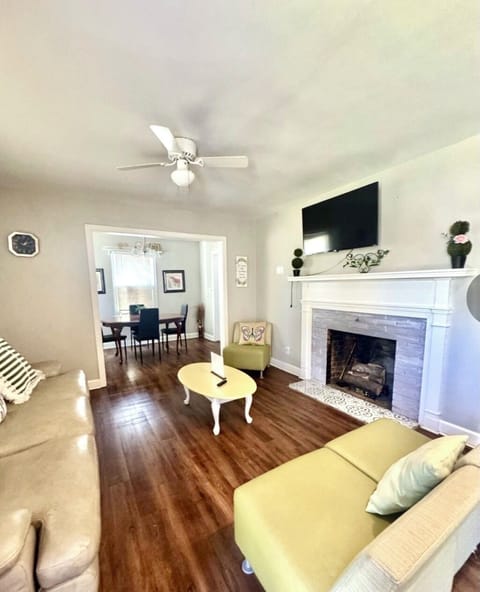 Non functioning fireplace as a decorative feature vs a functional one , please do not attempt to ignite anything in the fireplace 