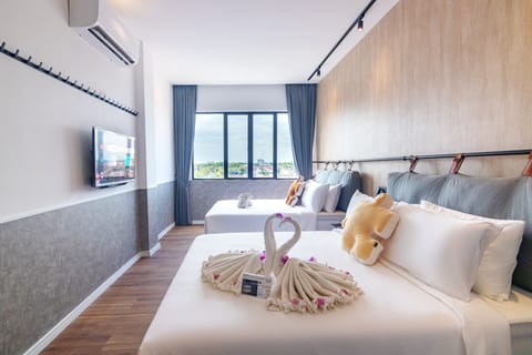 Family Double Room | Desk, free WiFi, bed sheets