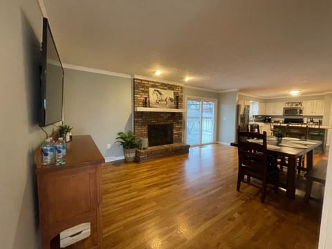 *POOL* Fenced Yard, Pets, ARK Encounter, Airport House in Ohio