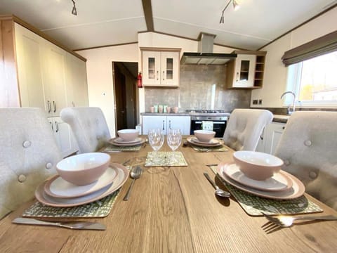 Cabin | Dining