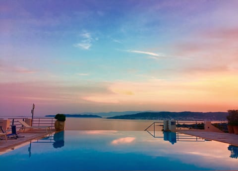 A Floating Heaven of relaxation and beauty