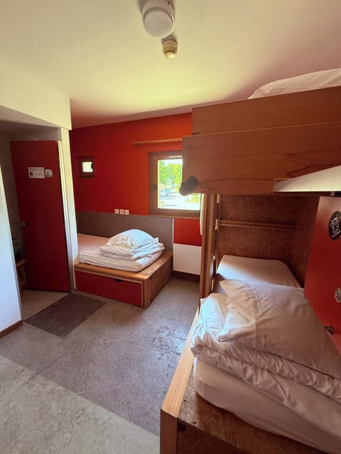 Triple Room with Ensuite Shower - Shared Toilets | Bed sheets