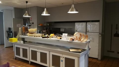 Free daily full breakfast