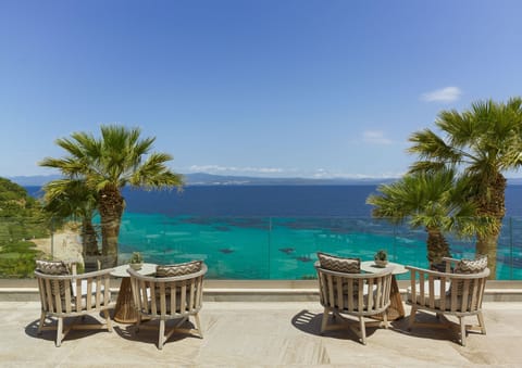 4 bars/lounges, poolside bar, beach bar