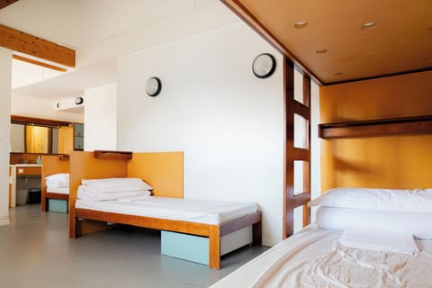 Room for 8 People with Ensuite Shower - Shared Toilets - Sea View | Bed sheets