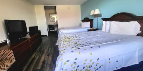 Economy Single Room | Desk, blackout drapes, iron/ironing board, bed sheets