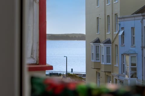 Tenby Apartment - Lovely Sea Views